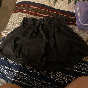 Size small shein flow shorts never worn. black